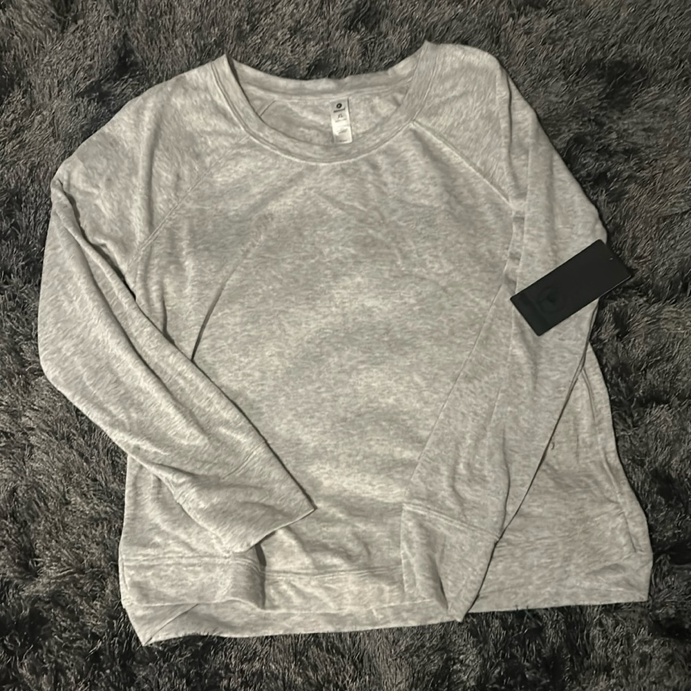 NWT! 90 degrees by reflex woman’s light gray crewneck size XL!